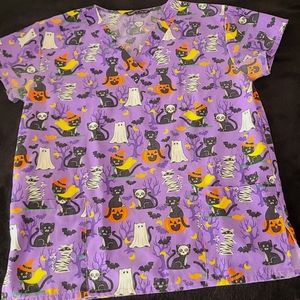 Cassandra O Halloween 🎃 Scrub Top